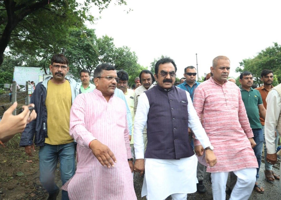 वृहद वृक्षारोपण कार्यक्रम का आयोजन सफलतापूर्वक संपन्न हुआ। - Photo 9